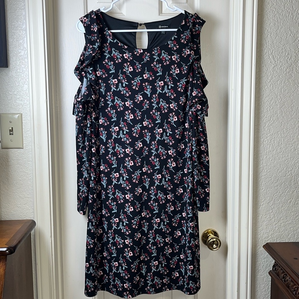 Versona• Women’s Cold shoulder ruffled Floral Dress • Size Large
